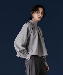 ハイネックギャザーボリュームブラウス
