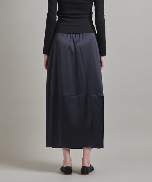 LOEFF スカート　ブラック色　未使用品 LOEFF（ロエフ）の「＜LOEFF＞サテン コクーンスカート
