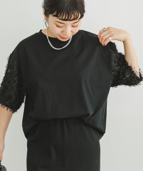 ITEMS URBANRESEARCH(アイテムズ アーバンリサーチ)の「フェザーフリンジドッキングプルオーバー(Tシャツ/カットソー・レディース・ブラック/オフホワイト・FREE)」の1枚目の写真