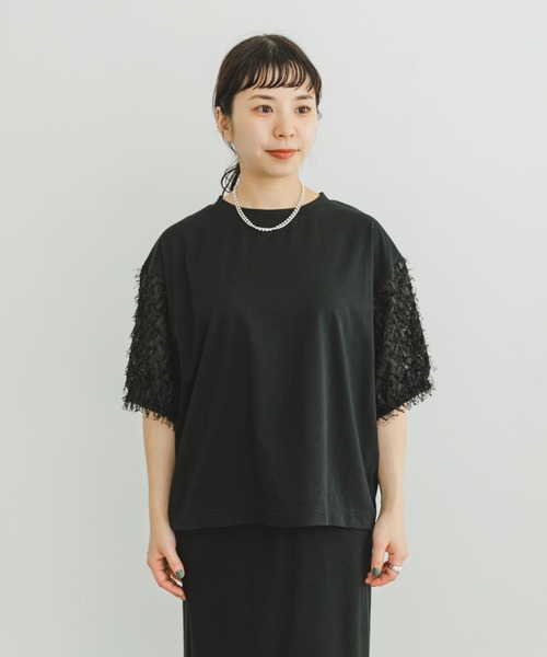 ITEMS URBANRESEARCH(アイテムズ アーバンリサーチ)の「フェザーフリンジドッキングプルオーバー(Tシャツ/カットソー・レディース・ブラック/オフホワイト・FREE)」の6枚目の写真