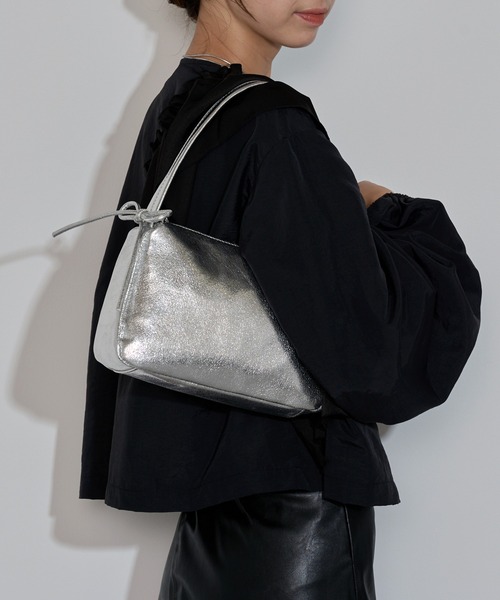 MAISON BREEZE reveur(メゾンブリーズレヴール)の「【MAISON BREEZE reveur】ribbon one shoulder hand bag リボンワンショルダーPUレザーハンドバッグ ショルダー付き(ハンドバッグ・レディース・ブラウン/ブラック/グレー/シルバー・FREE)」の16枚目の写真