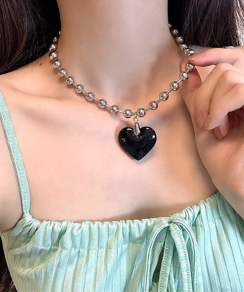 SHEENA（シーナ）の「BIGボールチェーンハートネックレス（ネックレス・レディース・ブラック/レッド/クリーム・FREE）」の16枚目の写真