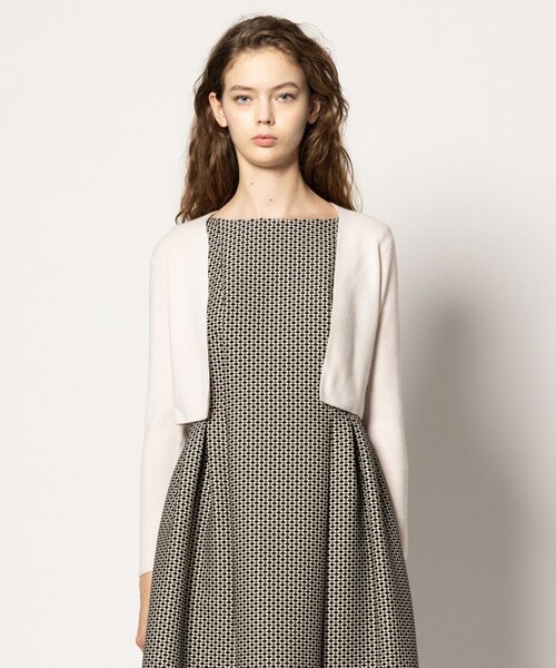 TOCCA(トッカ)の「CASHMERE BOLERO ボレロ(カーディガン/ボレロ・レディース・アイボリー系/グレー系/ライトグリーン系/ライトグレー系/ピンク系・SMALL/MEDIUM)」の4枚目の写真