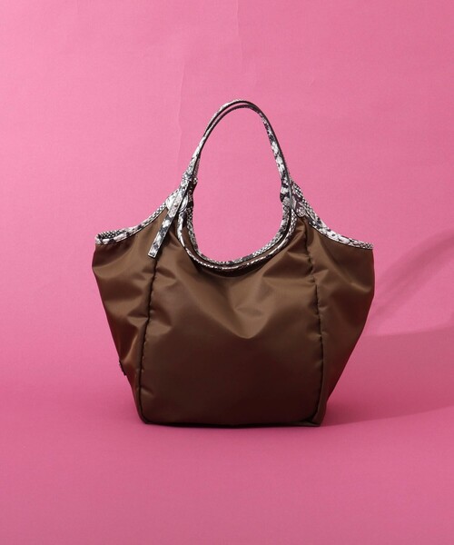 NOLLEY’S(ノーリーズ)の「LIMONTAナイロントートバッグ made in Italy(トートバッグ・レディース・ライトグレー/カーキブラウン/ロイヤルブルー/ブラック・FREE)」の4枚目の写真
