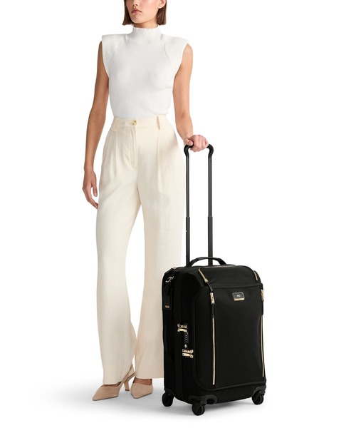 TUMI（トゥミ）の「VOYAGEUR 「レジャー」インターナショナル・エクスパンダブル・キャリーオン スーツケース（機内持ち込みサイズ） 1泊～3泊程度（スーツケース/キャリーバッグ・レディース・ブラック×ゴールド・FREE）」の2枚目の写真