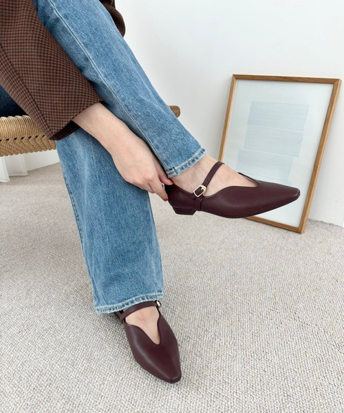 ORiental TRaffic（オリエンタルトラフィック）の「ベルトデザインフラットパンプス 45302（パンプス・レディース・ホワイト/レッド/ブラック・33/34/35/36/37/38/39/40/41/42/43）」の3枚目の写真