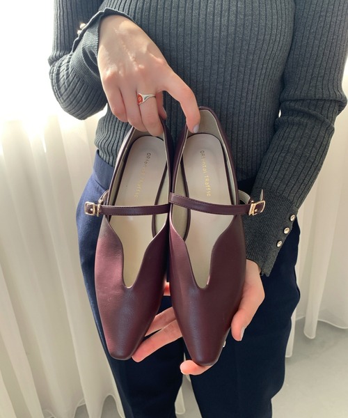 ORiental TRaffic（オリエンタルトラフィック）の「ベルトデザインフラットパンプス 45302（パンプス・レディース・ホワイト/レッド/ブラック・33/34/35/36/37/38/39/40/41/42/43）」の12枚目の写真