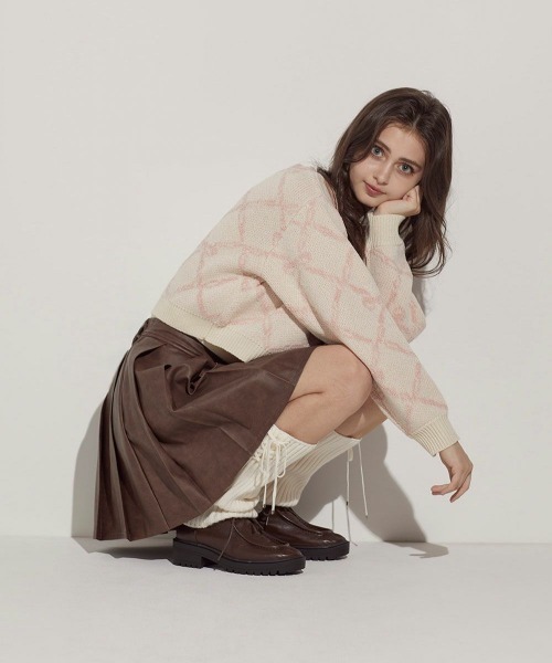 F i.n.t(フィント)の「キルト風フェイクレザーミニスカート/fint(スカート・レディース・ブラウン/チャコールグレー・FREE)」の4枚目の写真