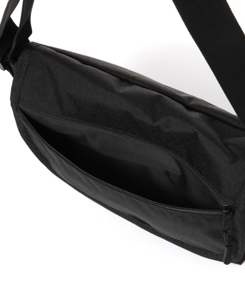 LAKOLE（ラコレ）の「メッセンジャーミニショルダーバッグ / 200731（ショルダーバッグ・メンズ・サンドグレー/ブラック・FREE）」の16枚目の写真