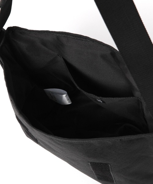 LAKOLE（ラコレ）の「メッセンジャーミニショルダーバッグ / 200731（ショルダーバッグ・メンズ・サンドグレー/ブラック・FREE）」の18枚目の写真