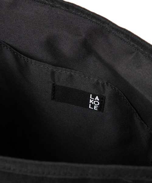 LAKOLE（ラコレ）の「メッセンジャーミニショルダーバッグ / 200731（ショルダーバッグ・メンズ・サンドグレー/ブラック・FREE）」の19枚目の写真