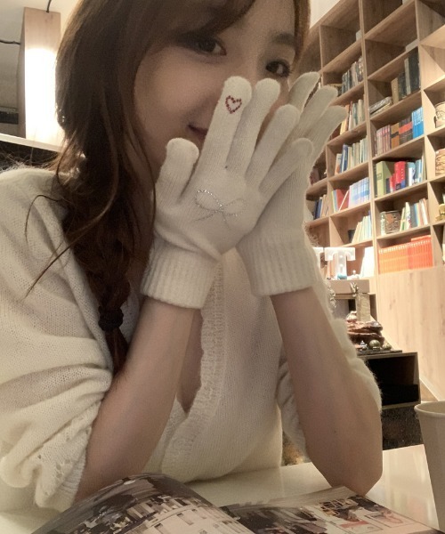 WEGO(ウィゴー)の「WEGO/ストーンリボングローブ(手袋・レディース・ホワイト/ピンク・FREE)」の3枚目の写真