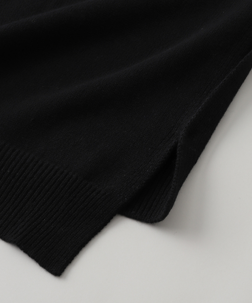 Maison Margiela（メゾンマルジェラ）の「Maison Margiela(メゾン マルジェラ) Knit Oversized Vest Stole SI1TH0001S18064（ベスト・メンズ・ブラック・MEDIUM）」の6枚目の写真