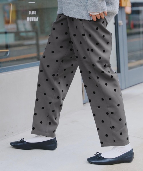 titivate(ティティベイト)の「フロッキードットテーパードパンツ(その他パンツ・レディース・チャコール/ブラック・M)」の3枚目の写真
