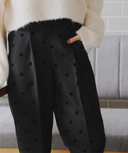 titivate(ティティベイト)の「フロッキードットテーパードパンツ(その他パンツ・レディース・チャコール/ブラック・M)」の16枚目の写真