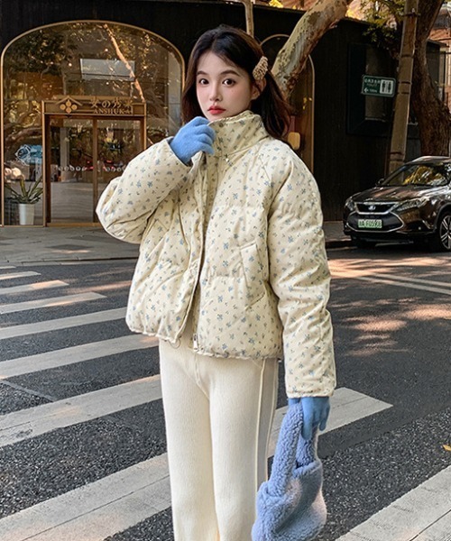 LAC-VERT（ラック・ヴェール）の「小花柄コンパクト丈パデットジャケット / 中綿ダウンジャケット（ダウンジャケット/コート・レディース・ブルー/ピンク・MEDIUM/LARGE）」の8枚目の写真