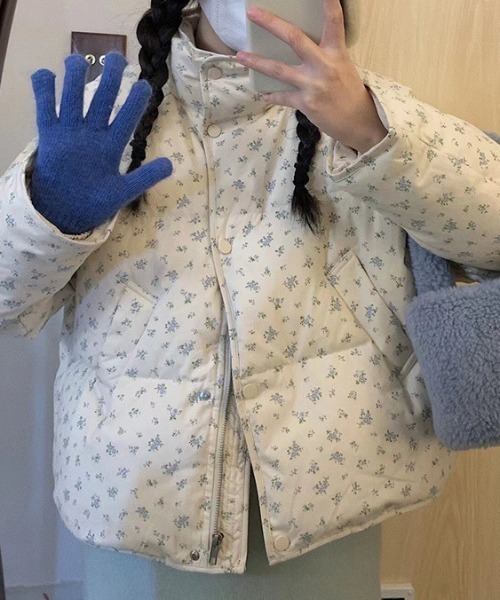 LAC-VERT（ラック・ヴェール）の「小花柄コンパクト丈パデットジャケット / 中綿ダウンジャケット（ダウンジャケット/コート・レディース・ブルー/ピンク・MEDIUM/LARGE）」の14枚目の写真