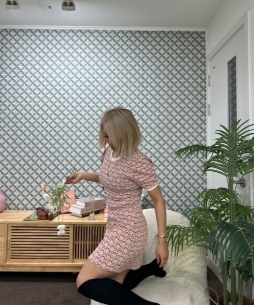 ipugo(イプゴ)の「ipugo/イプゴ レトロ柄 ミニ丈ワンピース(ワンピース・レディース・ピンク/ネイビー・FREE)」の1枚目の写真