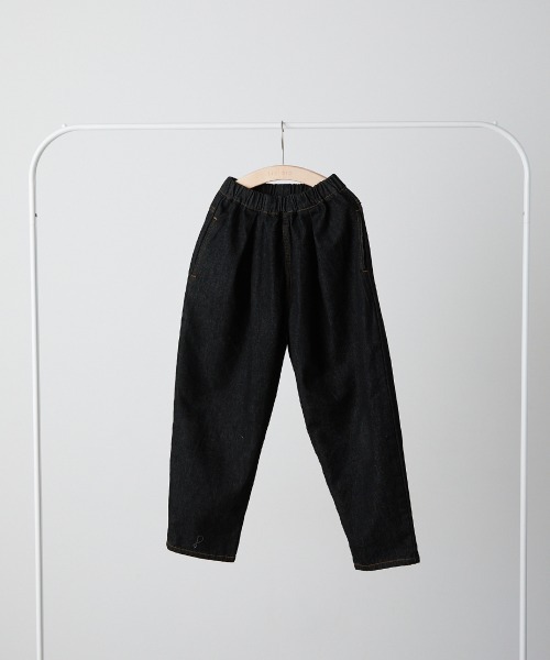 riziere(リジェール)の「ブラックデニムテーパードパンツ(デニムパンツ・キッズ・ブラック・150/140/130/120/110/100/90)」の2枚目の写真