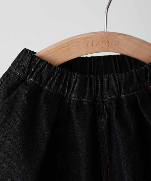 riziere(リジェール)の「ブラックデニムテーパードパンツ(デニムパンツ・キッズ・ブラック・150/140/130/120/110/100/90)」の5枚目の写真