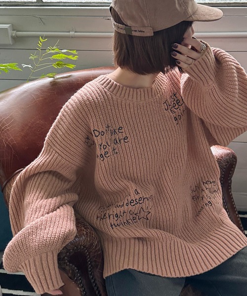 apres jour mignon(アプレジュールミニョン)の「手書きロゴ刺繍ニット【ZOZOTOWN限定アイテム】(ニット/セーター・レディース・ピンク/ネイビー/マスタード/アイボリー/ブラック・フリー/X-LARGE)」の5枚目の写真