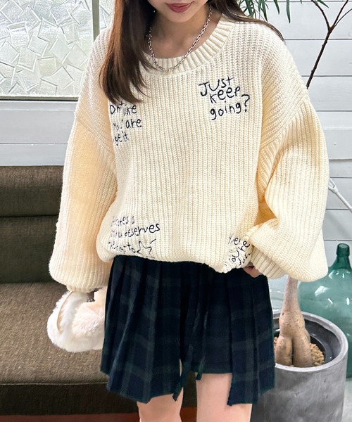 apres jour mignon(アプレジュールミニョン)の「手書きロゴ刺繍ニット【ZOZOTOWN限定アイテム】(ニット/セーター・レディース・ピンク/ネイビー/マスタード/アイボリー/ブラック・フリー/X-LARGE)」の11枚目の写真
