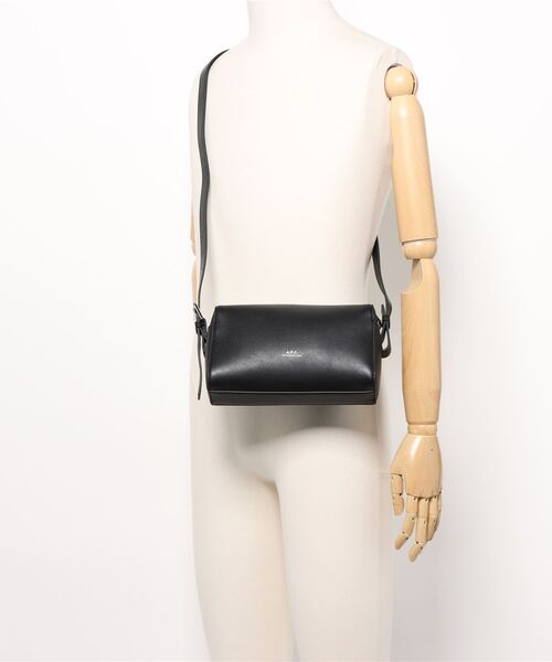 A.P.C.（アーペーセー）の「CAMERA BAG NINO（ショルダーバッグ・メンズ・ブラック・ONESIZE）」の5枚目の写真