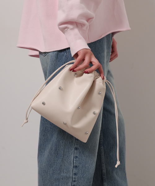JOURNAL STANDARD relume（ジャーナルスタンダード　レリューム）の「RELUME スタッズキンチャクBAG（クラッチバッグ・レディース・ブラック/アイボリー・FREE）」の7枚目の写真