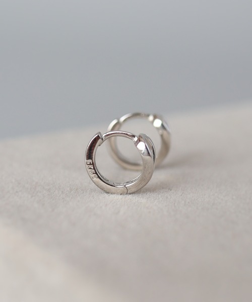 CERCA(チェルカ)の「KAM.accessory/silver925/金属アレルギー対応/ミニフープピアス/逆しずく型ピアス(ピアス(両耳用)・レディース・シルバー/ゴールド・FREE)」の9枚目の写真