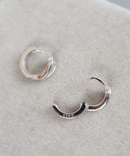 CERCA(チェルカ)の「KAM.accessory/silver925/金属アレルギー対応/ミニフープピアス/逆しずく型ピアス(ピアス(両耳用)・レディース・シルバー/ゴールド・FREE)」の6枚目の写真