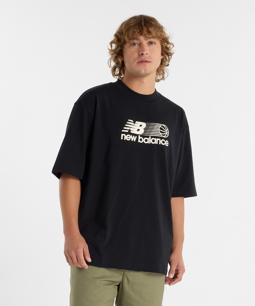 NEW BALANCE(ニューバランス)の「Hoops Graphic ショートスリーブTシャツ(Tシャツ/カットソー・メンズ・ブラック/ヘザーグレー・LARGE/MEDIUM/SMALL)」の2枚目の写真