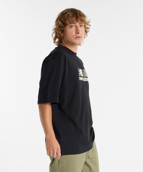 NEW BALANCE(ニューバランス)の「Hoops Graphic ショートスリーブTシャツ(Tシャツ/カットソー・メンズ・ブラック/ヘザーグレー・LARGE/MEDIUM/SMALL)」の3枚目の写真