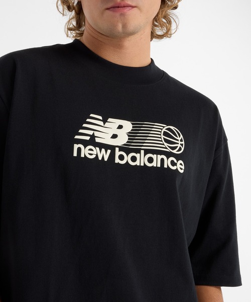 NEW BALANCE(ニューバランス)の「Hoops Graphic ショートスリーブTシャツ(Tシャツ/カットソー・メンズ・ブラック/ヘザーグレー・LARGE/MEDIUM/SMALL)」の5枚目の写真