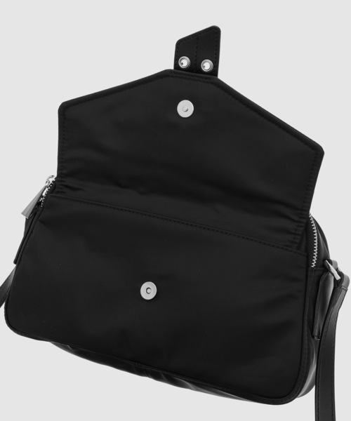 GANNI(ガニー)の「Bucky Camera Bag(ショルダーバッグ・レディース・ブラック・ONE SIZE)」の7枚目の写真