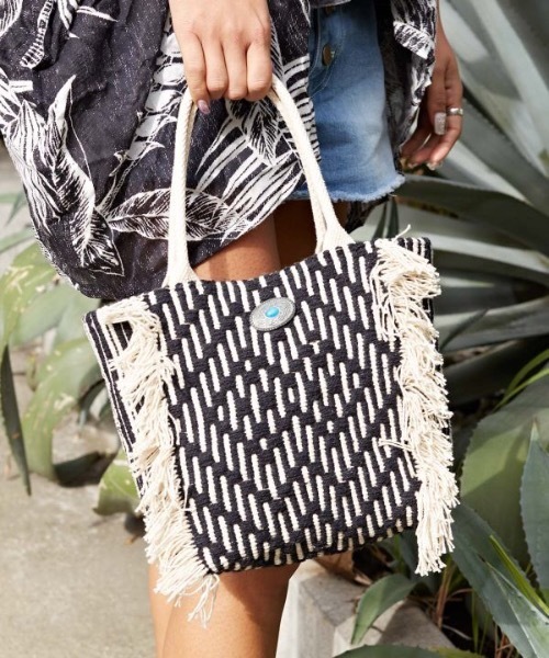 Kahiko（カヒコ）の「【Kahiko】アカハイミニトートバッグ（トートバッグ・レディース・ベージュ/ネイビー/ホワイト・FREE）」の2枚目の写真