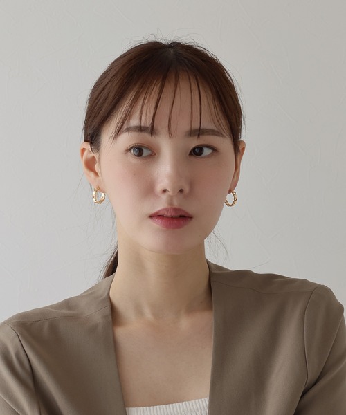 J by blue(ジェイバイブルー)の「ハートフープピアス / silver925(ピアス(両耳用)・レディース・ゴールド/シルバー・FREE)」の6枚目の写真