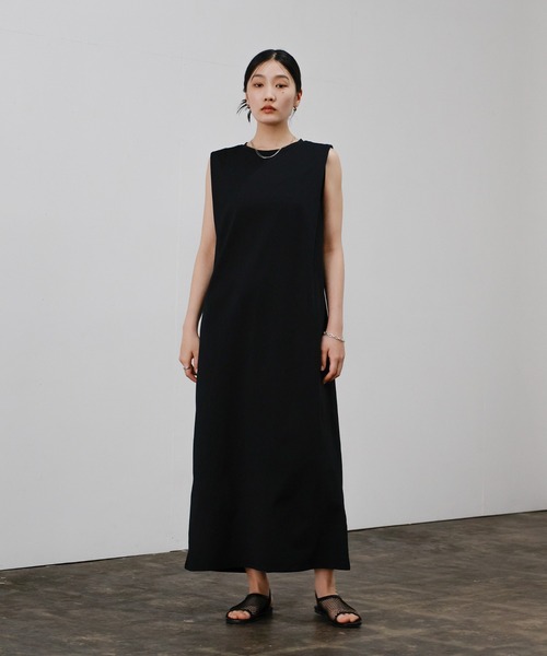 select MOCA(セレクトモカ)の「タックノースリーブワンピース(ワンピース・レディース・ブラック/チャコールグレー・MEDIUM/LARGE)」の2枚目の写真