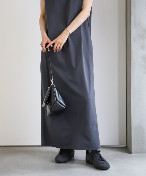 select MOCA(セレクトモカ)の「タックノースリーブワンピース(ワンピース・レディース・ブラック/チャコールグレー・MEDIUM/LARGE)」の4枚目の写真