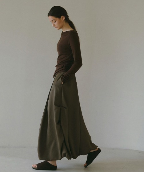 ETRE TOKYO（エトレトウキョウ）の「デザインネックシアープルオーバー（Tシャツ/カットソー・レディース・ホワイト/ブラウン/ネイビー・FREE）」の15枚目の写真