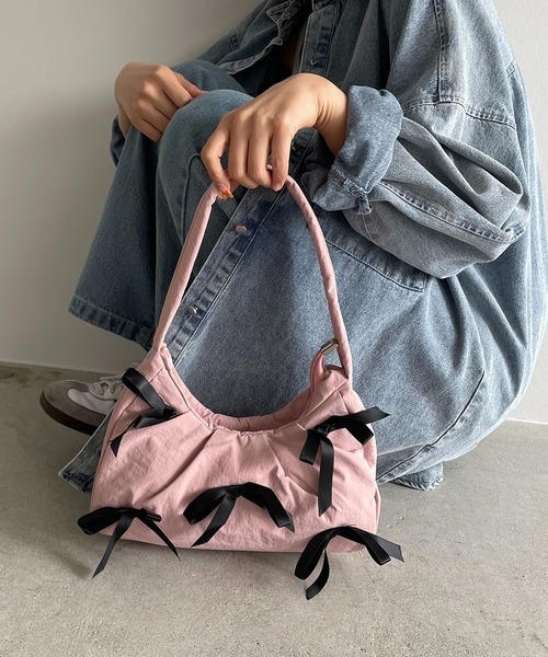 210nouve(トゥージュヌーブ)の「リボンパデッドショルダーバッグ(ショルダーバッグ・レディース・アイボリー/ブラック/パープル/ピンク・FREE)」の4枚目の写真