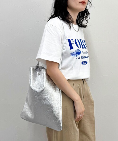 fredy emue(フレディエミュ)の「【FROU FROU/フルフル】メタルレザーワンショルスクエアトートバッグ(トートバッグ・レディース・ゴールド/シルバー・FREE)」の1枚目の写真