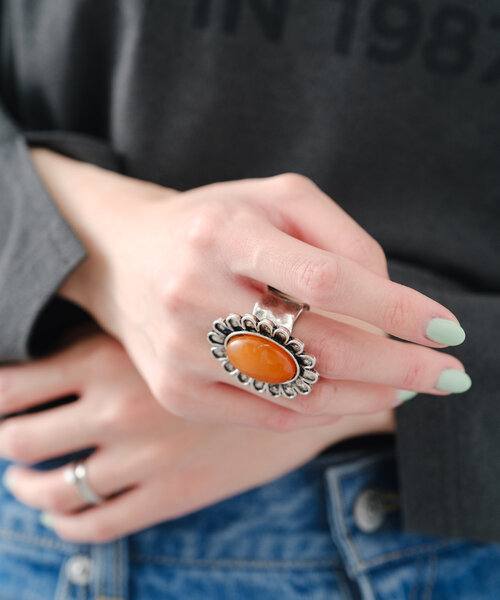 CIAOPANIC TYPY（チャオパニックティピー）の「【yuccA】フラワーリング（リング・レディース・オレンジ/グレー・ONE SIZE）」の2枚目の写真