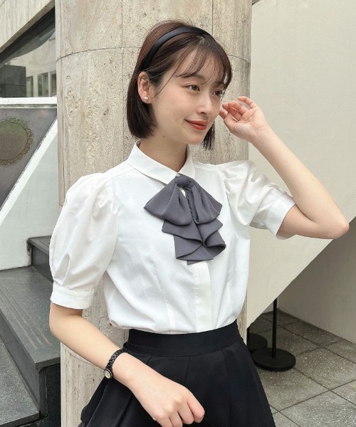 an another angelus(アンアナザーアンジェラス)の「ドレープタイ付きシャツ【新色追加】取り外し可/ fint フィント 夏服(シャツ/ブラウス・レディース・ホワイト×ブルー/ホワイト/ホワイト×グレー・FREE)」の3枚目の写真