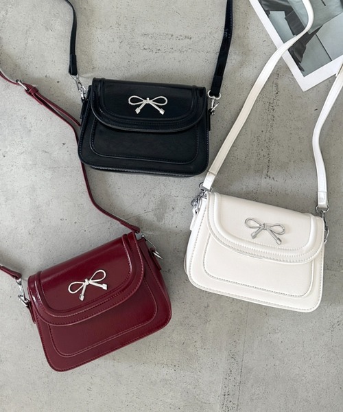 wears（ウェアーズ）の「ワンポイントリボンフラップショルダーバッグ（ショルダーバッグ・レディース・アイボリー/ブラック/レッド・FREE）」の4枚目の写真