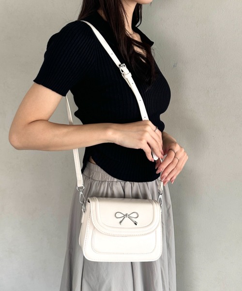 wears（ウェアーズ）の「ワンポイントリボンフラップショルダーバッグ（ショルダーバッグ・レディース・アイボリー/ブラック/レッド・FREE）」の8枚目の写真
