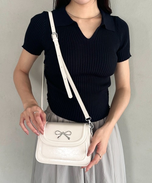 wears（ウェアーズ）の「ワンポイントリボンフラップショルダーバッグ（ショルダーバッグ・レディース・アイボリー/ブラック/レッド・FREE）」の9枚目の写真
