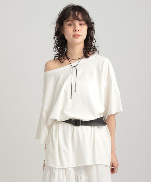 GEORGE'S(ジョージズ)の「オフショルTシャツ(Tシャツ/カットソー・レディース・オフホワイト/チャコールグレー/ブルー・SMALL/MEDIUM)」の2枚目の写真
