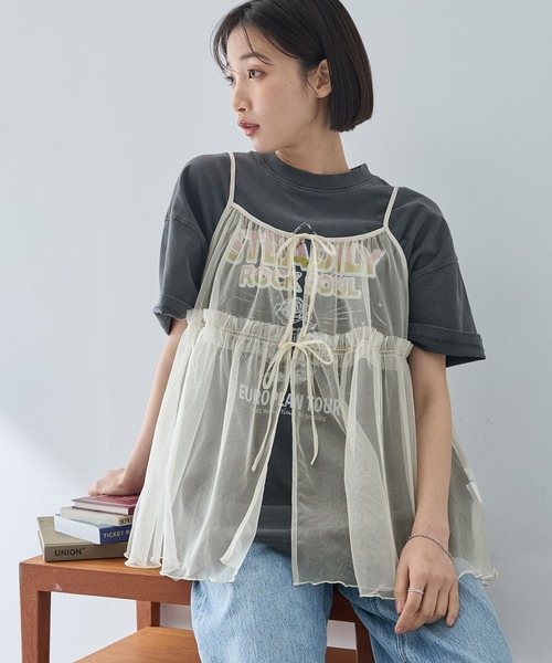 MONO-MART(モノマート)の「2WAYラメリボンチュールフリルキャミソール(キャミソール・レディース・ブラック/チャコールグレー/ブラウン/アイボリー・FREE)」の5枚目の写真