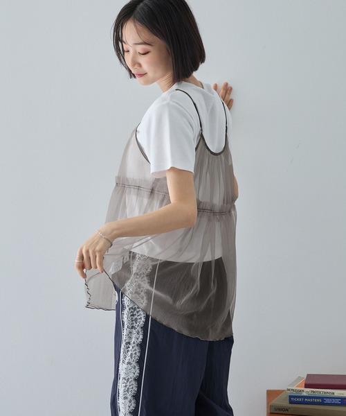 MONO-MART(モノマート)の「2WAYラメリボンチュールフリルキャミソール(キャミソール・レディース・ブラック/チャコールグレー/ブラウン/アイボリー・FREE)」の19枚目の写真