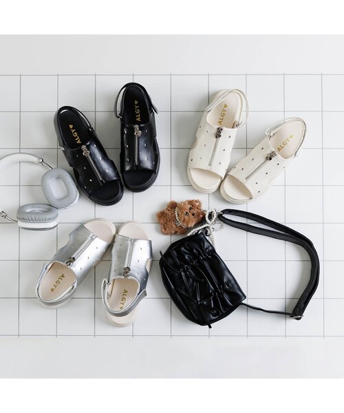 algy（アルジー）の「ハートチャーム飾りジップサンダル（サンダル・キッズ・シルバー/オフホワイト/ブラック・21/23/24/22/20）」の7枚目の写真